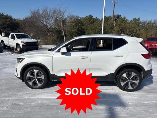 2024 Volvo XC40 B5 Plus Bright Theme