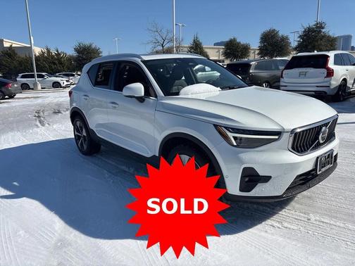 2024 Volvo XC40 B5 Plus Bright Theme