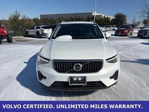 2024 Volvo XC40 B5 Plus Bright Theme