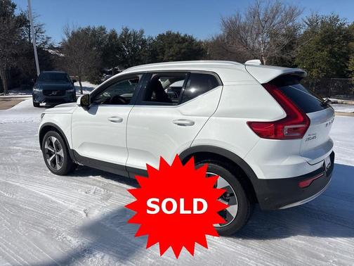 2024 Volvo XC40 B5 Plus Bright Theme