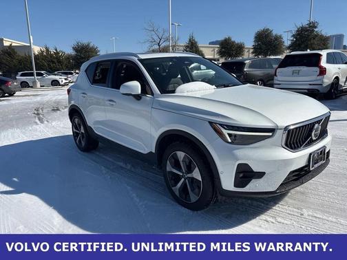 2024 Volvo XC40 B5 Plus Bright Theme