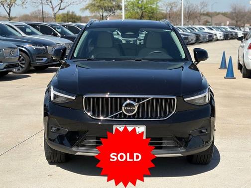 Onyx Black Metallic 2024 Volvo XC40 Ultimate