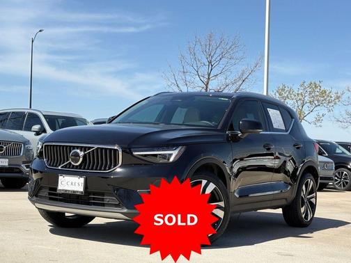 Onyx Black Metallic 2024 Volvo XC40 Ultimate