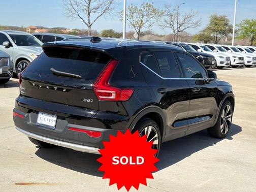 Onyx Black Metallic 2024 Volvo XC40 Ultimate