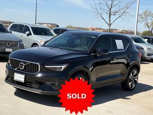 Onyx Black Metallic 2024 Volvo XC40 Ultimate