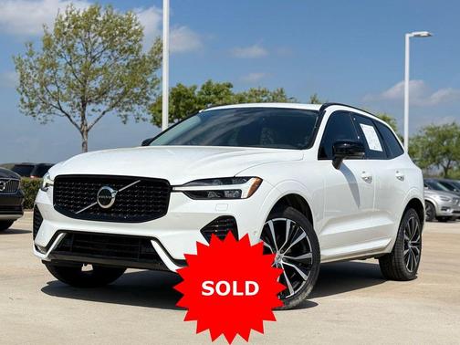 Crystal White Metallic 2023 Volvo XC60 B5 Plus Dark Theme