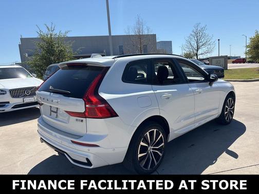 Crystal White Metallic 2023 Volvo XC60 B5 Plus Dark Theme