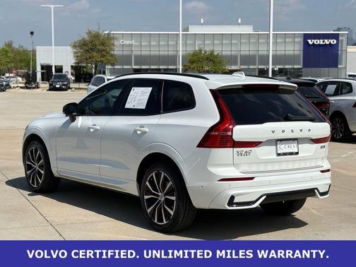 Crystal White Metallic 2023 Volvo XC60 B5 Plus Dark Theme