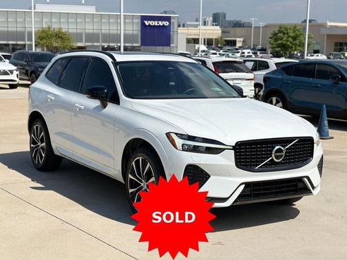Crystal White Metallic 2023 Volvo XC60 B5 Plus Dark Theme