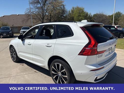 Crystal White Metallic 2023 Volvo XC60 B5 Plus Dark Theme