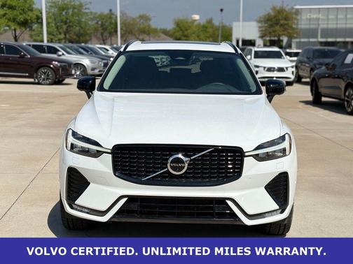Crystal White Metallic 2023 Volvo XC60 B5 Plus Dark Theme
