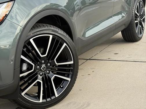 2026 Volvo XC40 B5 Ultra