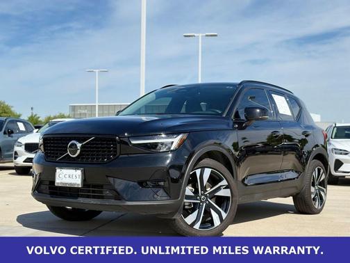 2025 Volvo XC40 B5 Plus Dark Theme