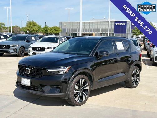 Onyx Black Metallic 2025 Volvo XC40 B5 Plus Dark Theme