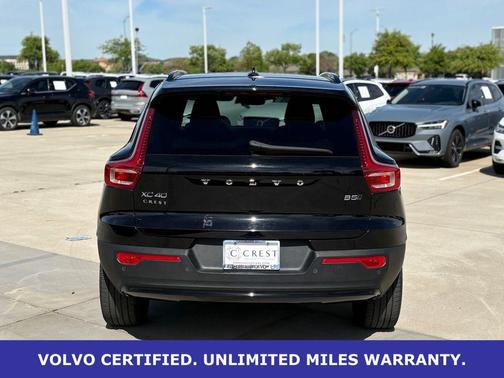 2025 Volvo XC40 B5 Plus Dark Theme