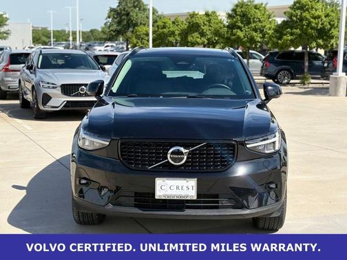 2025 Volvo XC40 B5 Plus Dark Theme