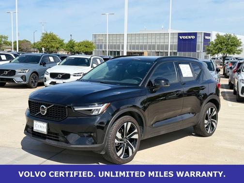 2025 Volvo XC40 B5 Plus Dark Theme