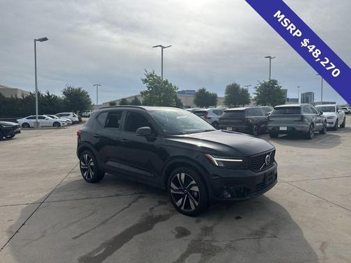 Onyx Black Metallic 2025 Volvo XC40 B5 Plus Dark Theme