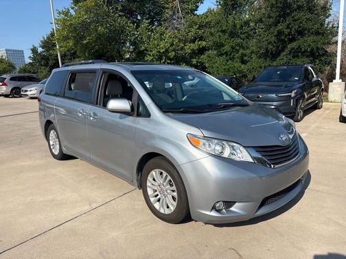 Silver Sky Metallic 2014 Toyota Sienna XLE