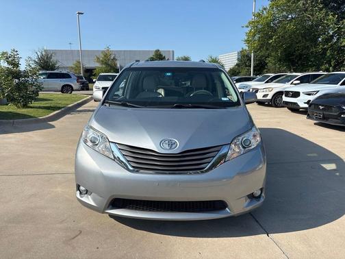 Silver Sky Metallic 2014 Toyota Sienna XLE
