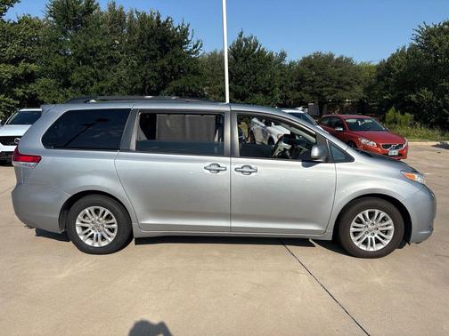 Silver Sky Metallic 2014 Toyota Sienna XLE