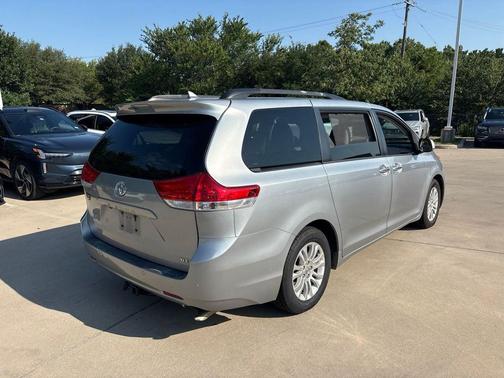 Silver Sky Metallic 2014 Toyota Sienna XLE