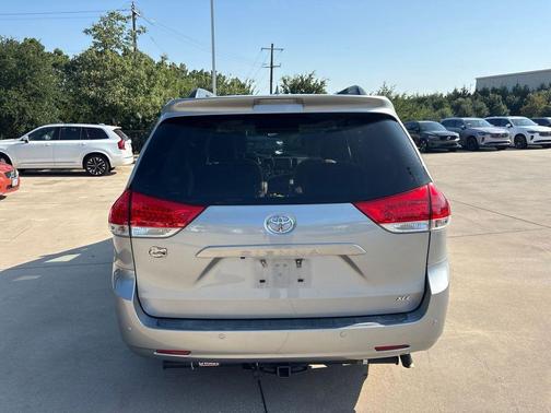 Silver Sky Metallic 2014 Toyota Sienna XLE