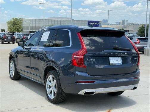 2021 Volvo XC90 T6 Momentum