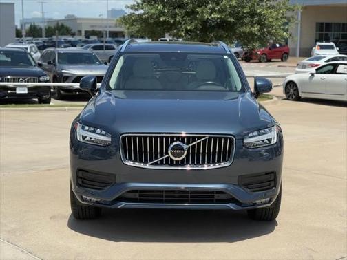 2021 Volvo XC90 T6 Momentum