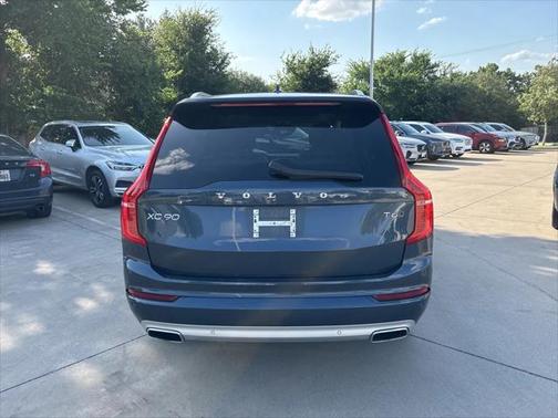 2021 Volvo XC90 T6 Momentum