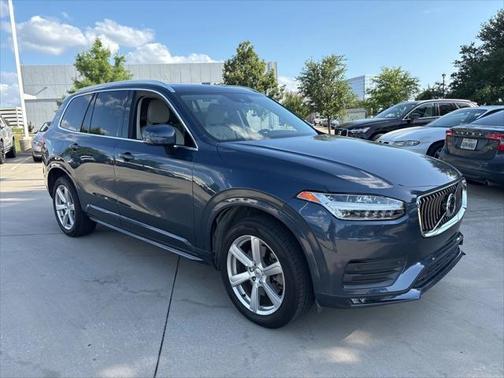 2021 Volvo XC90 T6 Momentum
