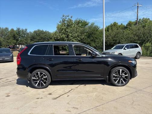 2022 Volvo XC90 T6 Momentum