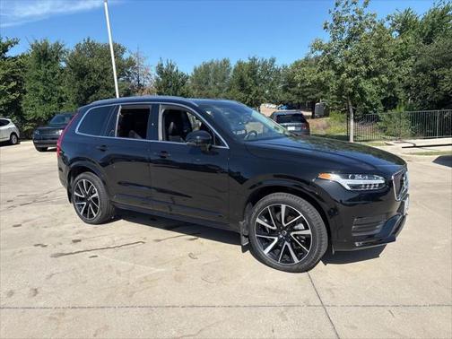 2022 Volvo XC90 T6 Momentum