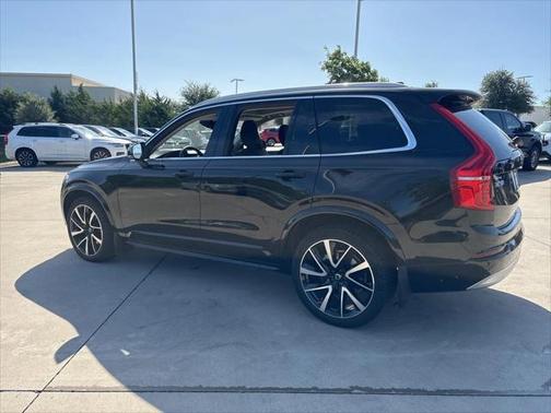 2022 Volvo XC90 T6 Momentum