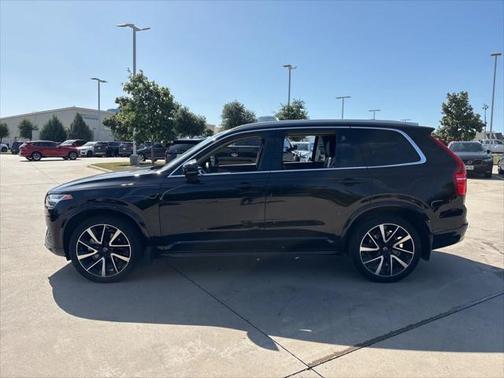 2022 Volvo XC90 T6 Momentum