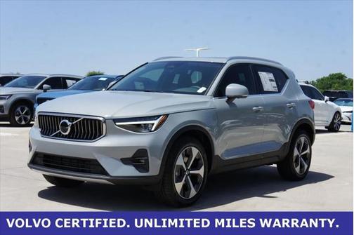 2025 Volvo XC40 B5 Plus Bright Theme
