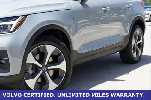 2025 Volvo XC40 B5 Plus Bright Theme