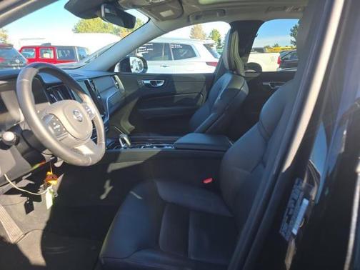 2025 Volvo XC60 B5 AWD