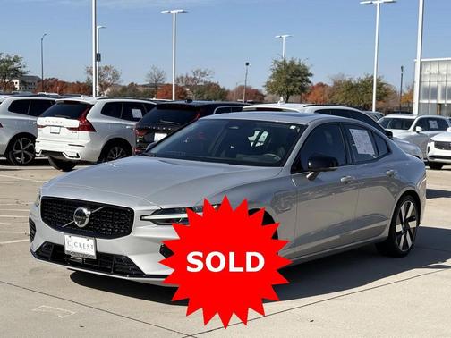 2024 Volvo S60 Recharge Plug-In Hybrid T8 Plus Dark Theme