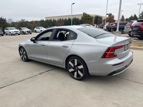2024 Volvo S60 Recharge Plug-In Hybrid T8 Plus Dark Theme