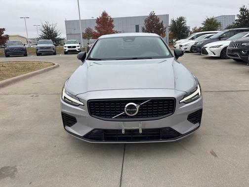 2024 Volvo S60 Recharge Plug-In Hybrid T8 Plus Dark Theme