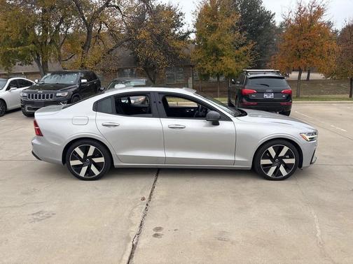 2024 Volvo S60 Recharge Plug-In Hybrid T8 Plus Dark Theme