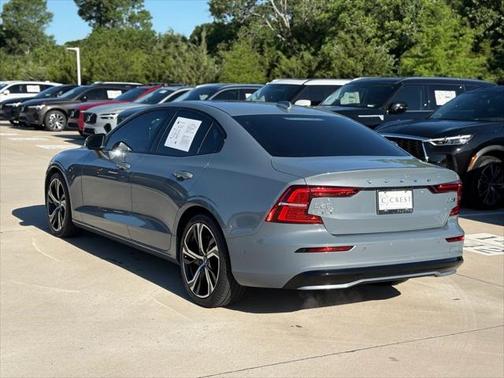 2024 Volvo S60 B5 Plus Dark Theme