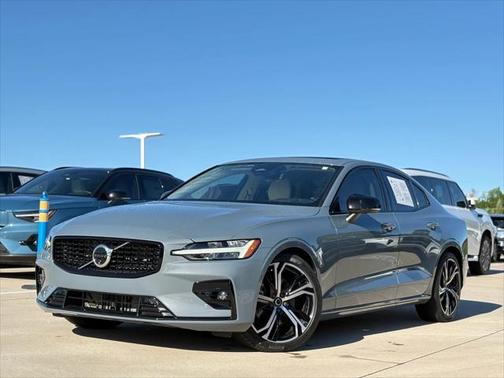 2024 Volvo S60 B5 Plus Dark Theme