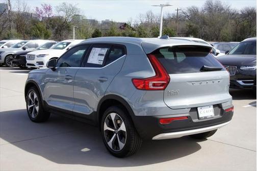 2025 Volvo XC40 B5 Core Bright Theme