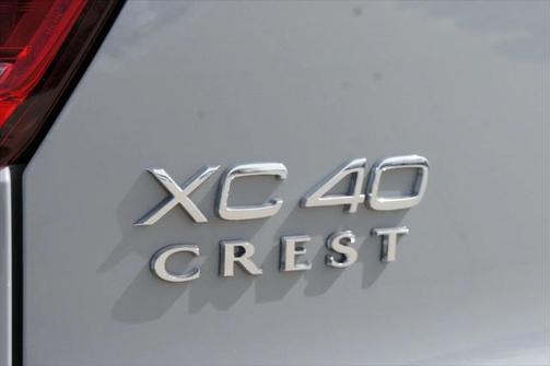 2025 Volvo XC40 B5 Core Bright Theme