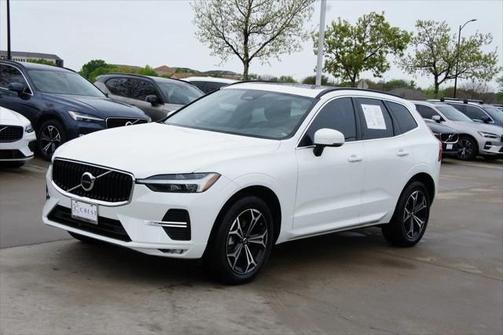 2022 Volvo XC60 B5 Momentum