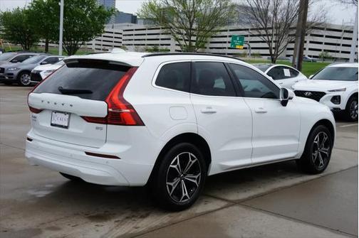 2022 Volvo XC60 B5 Momentum