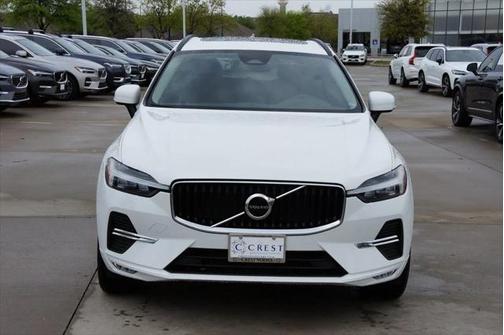 2022 Volvo XC60 B5 Momentum
