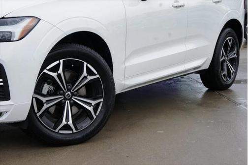 2022 Volvo XC60 B5 Momentum